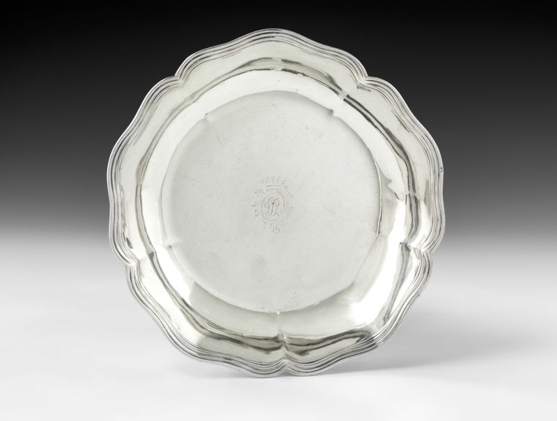 Null Ciotola rotonda in argento. Parigi 1764 -1765 Modello con contorni e modana&hellip;