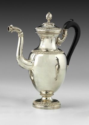 Null Silver ovoid coffee pot. Paris 1819-1838. It rests on a pedestal decorated &hellip;