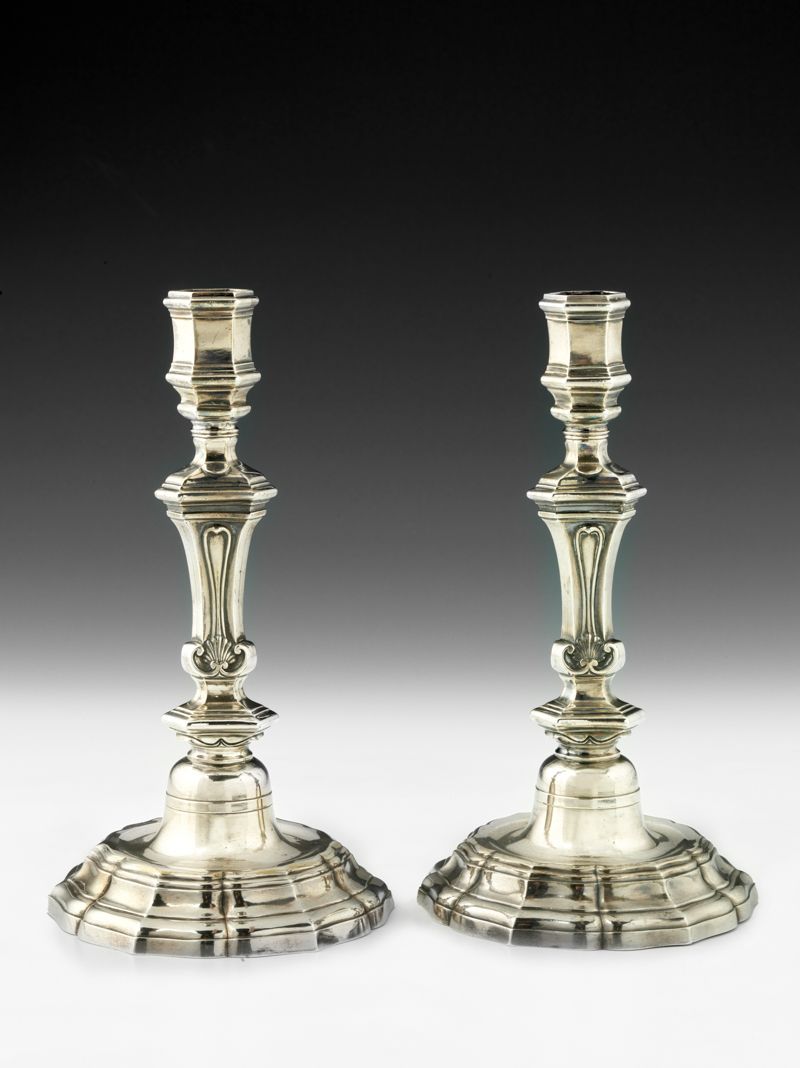 Null Beautiful pair of silver torches. Apt 1755 Master Goldsmith: Pierre Légier,&hellip;