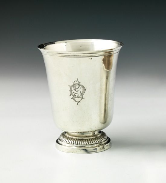 Null Silberner Tulpenkessel auf Sockel. Orléans 1780-1782 Goldschmiedemeister : &hellip;