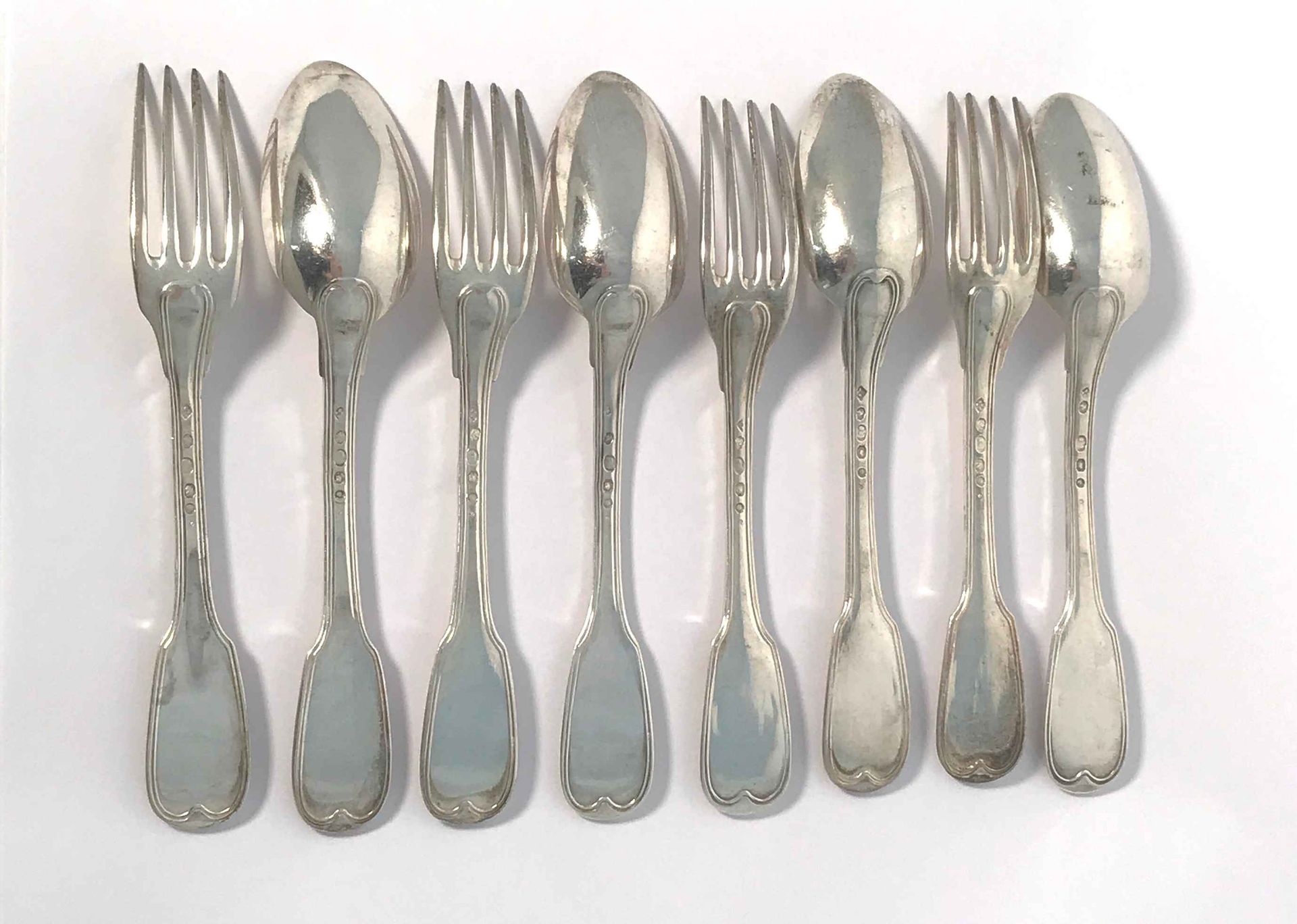 Null 四件银制餐具。巴黎1798-1809年的螺纹模型。金匠：让-安托万-福夫。重量：718克。