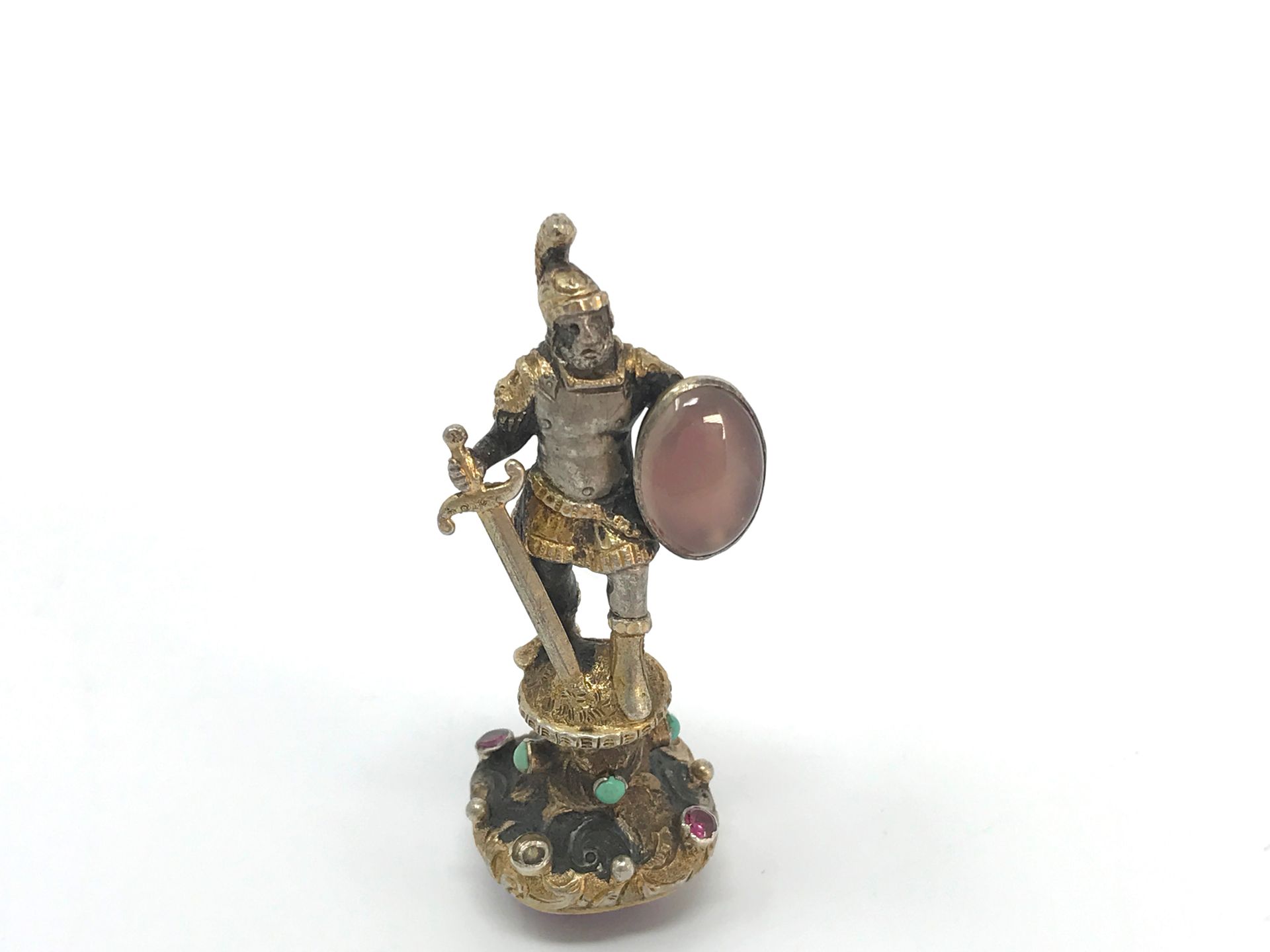 Null Sigillo "Gladiatore" in bronzo, con ametiste e cabochon di turchese. La mat&hellip;