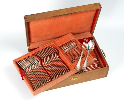 Null Coffret de ménagère en argent. Modèle à décor de palmettes et filets. Elle &hellip;