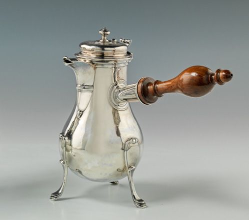 Null Silver tripod chocolate pot. Paris 1757-1758 Master Goldsmith: Joseph Pierr&hellip;