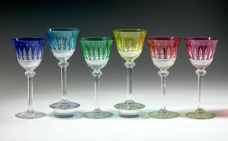 Null 圣路易斯市。套装的彩色水晶莱茵河酒杯。汤米模式。 有钻石和披针形装饰的模型。 六个不同颜色的杯子。
