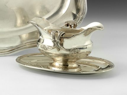 Null Double sauceboat on silver pedestal. The baluster shape is underlined by mo&hellip;
