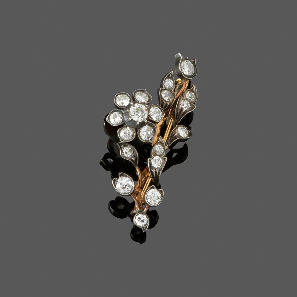 Null Charmante broche gerbe de fleurs En or 18k et argent, serti de diamants tai&hellip;