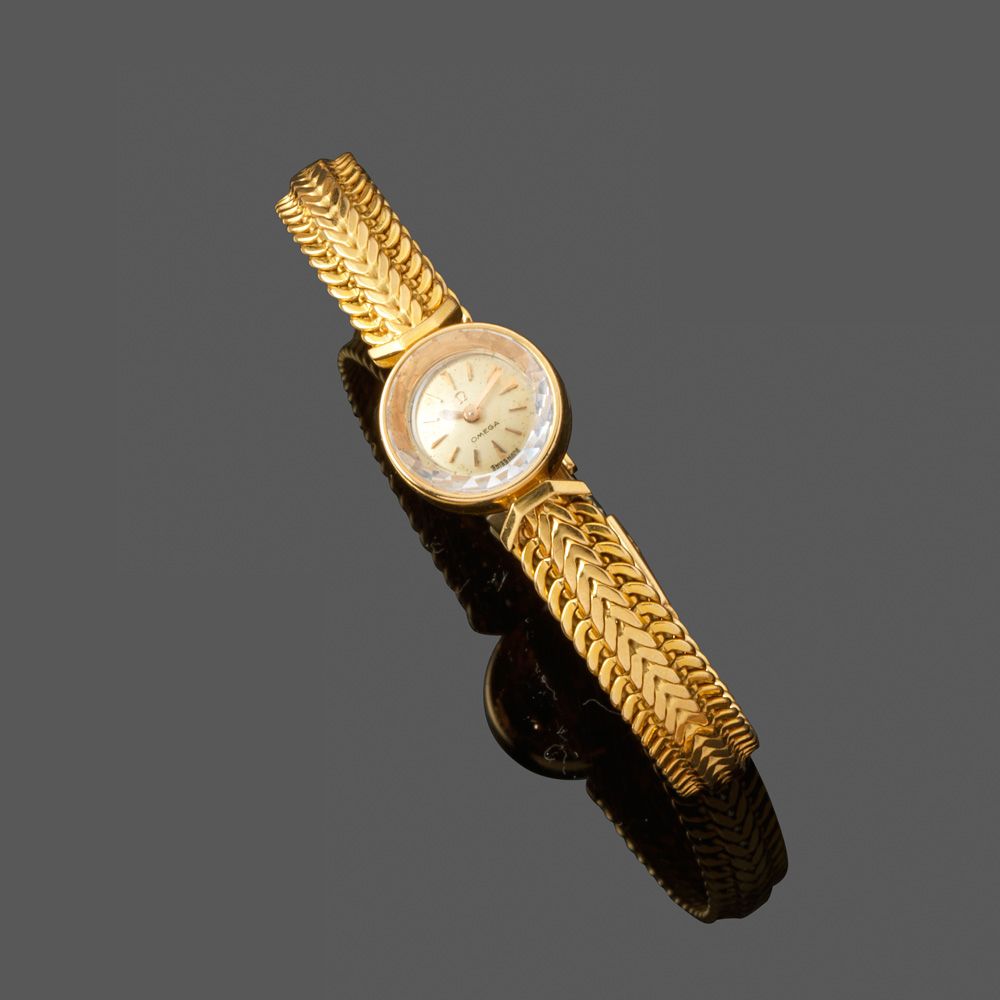 Null OMEGA. Bracelet montre de dame En or jaune 18k boitier rond, bracelet soupl&hellip;