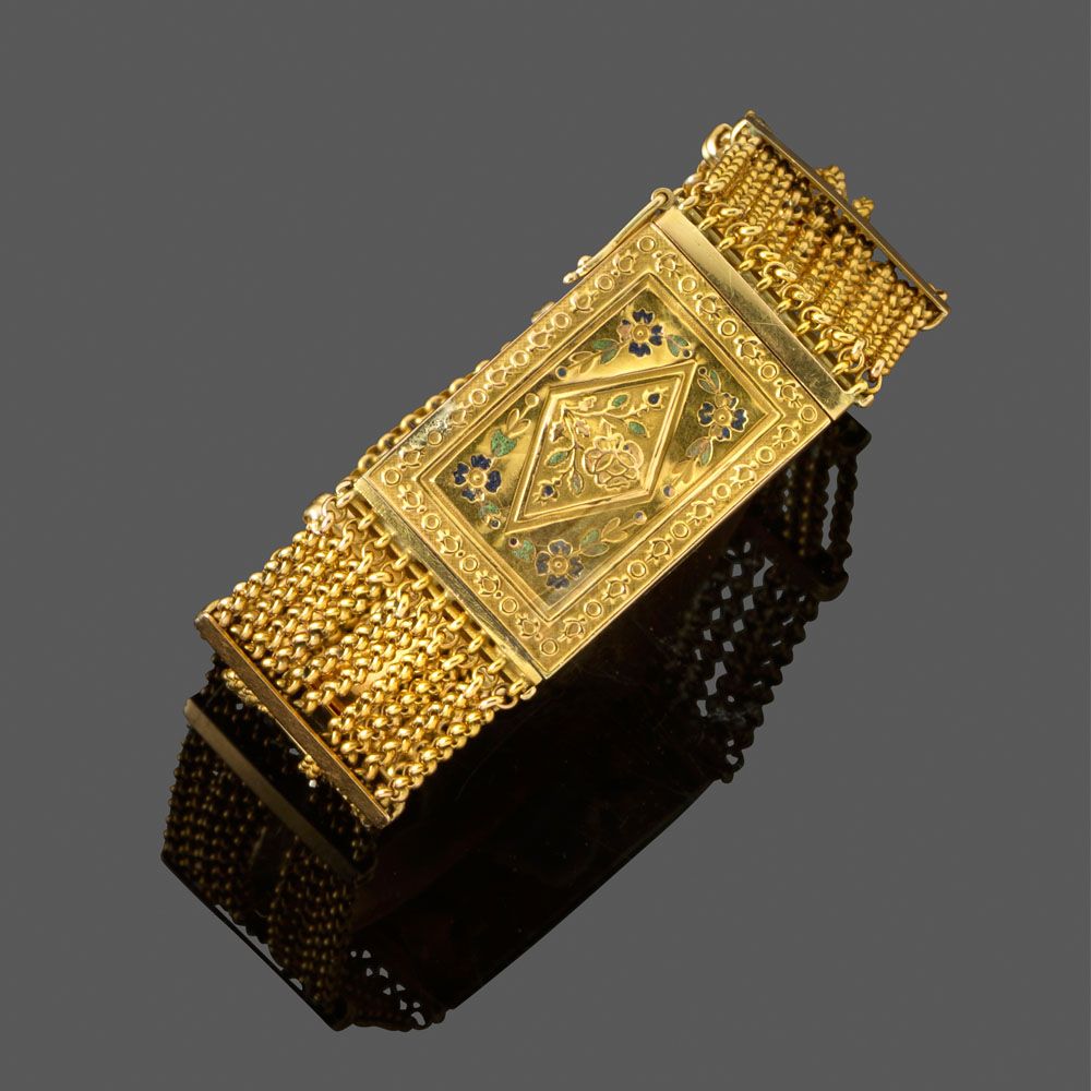 Null Large bracelet, XIXe siècle. En or jaune 18k, formé de dix chaînes retenues&hellip;