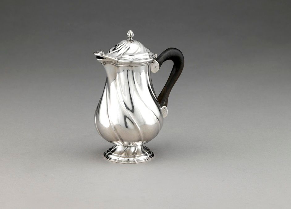 Null 
Moutardier en argent. Lorient, 1754-1759 

Maître Orfèvre :Pierre-Hyacinth&hellip;