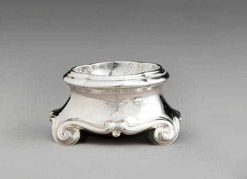 Null 
Ovale Saleron aus Silber. Paris 1749-1750 

Goldschmiedemeister: Eloi Guér&hellip;