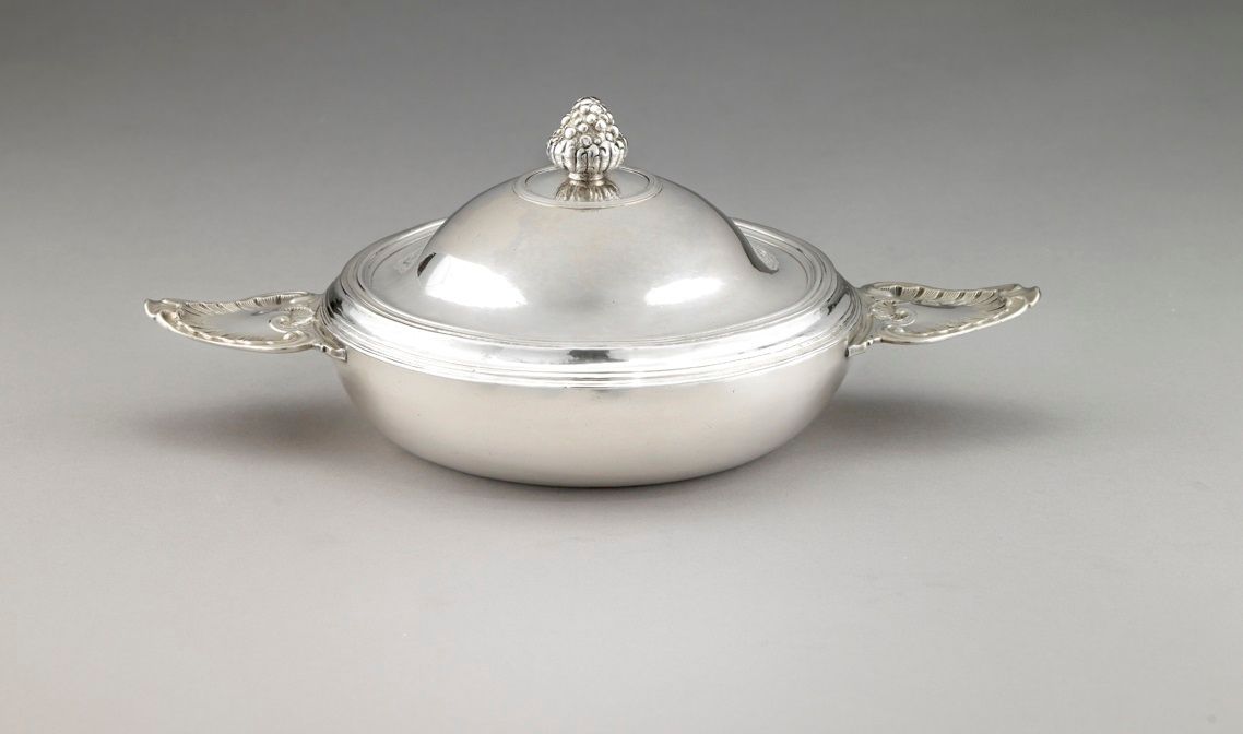 Null 
Covered silver bowl. Albi, circa 1730 

Master goldsmith : Jean II Vieussi&hellip;