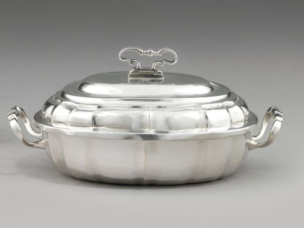 Null 
Small covered silver bowl. Germany, Bautzen 1740 

Master Goldsmith : AB 
&hellip;