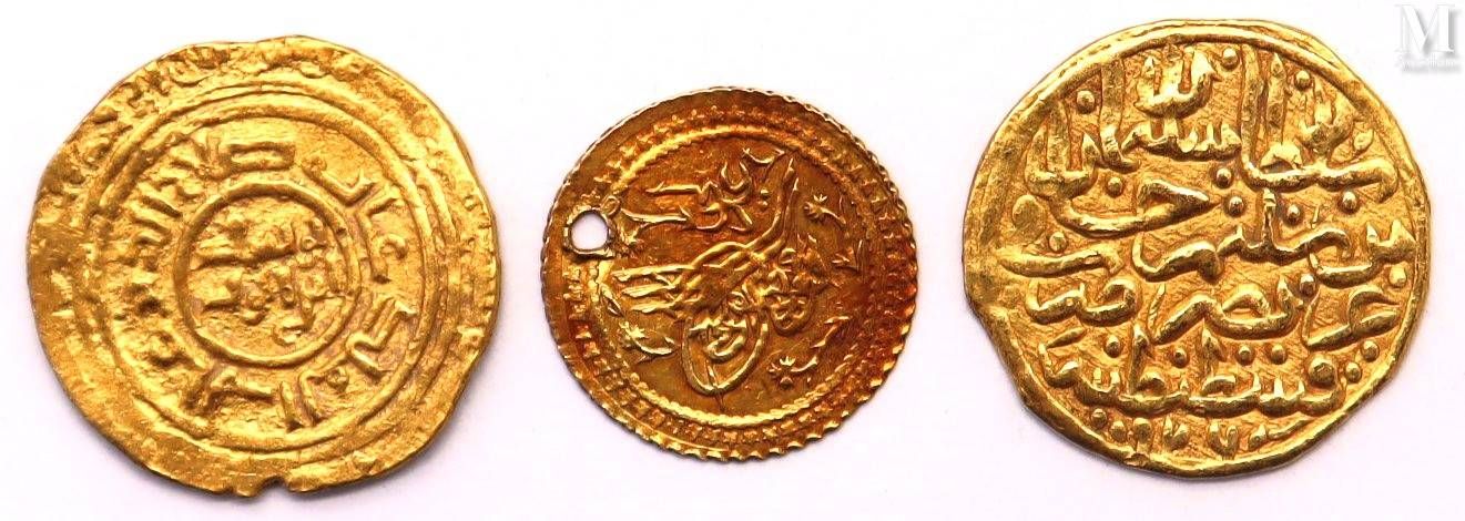 Moyen-Orient - Lotto di tre monete d'oro comprendente : 
-Un 1/2 surre Mahmoud I&hellip;