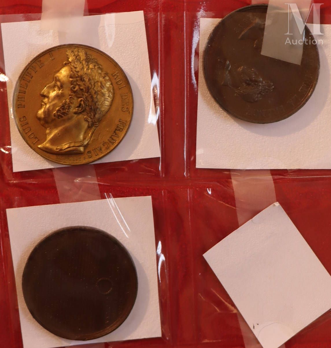 France - Médaille Collection de monnaies et médailles diverses présentée en un c&hellip;
