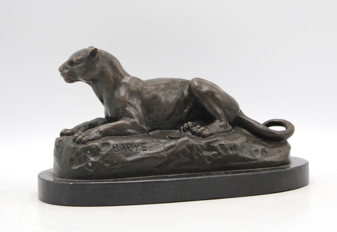 Null Antoine-Louis BARYE (1796-1875) (d'après) Lionne en bronze, fondu par JB De&hellip;