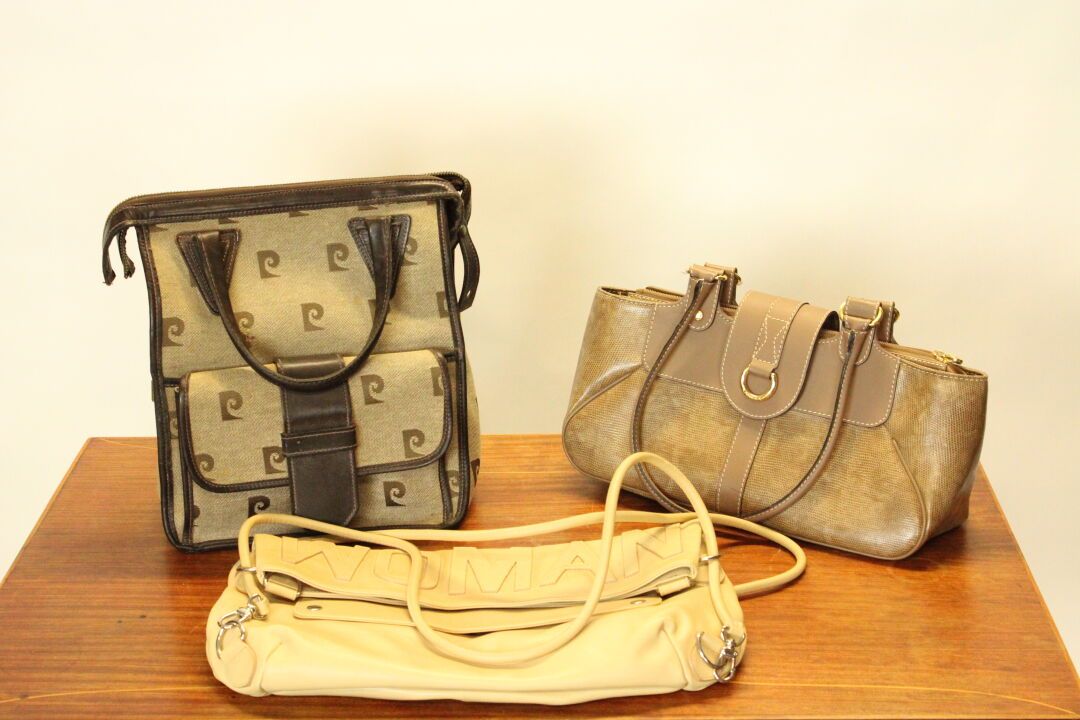 Null Meeting of three handbags including a Lancel bag in brown imitation leather&hellip;