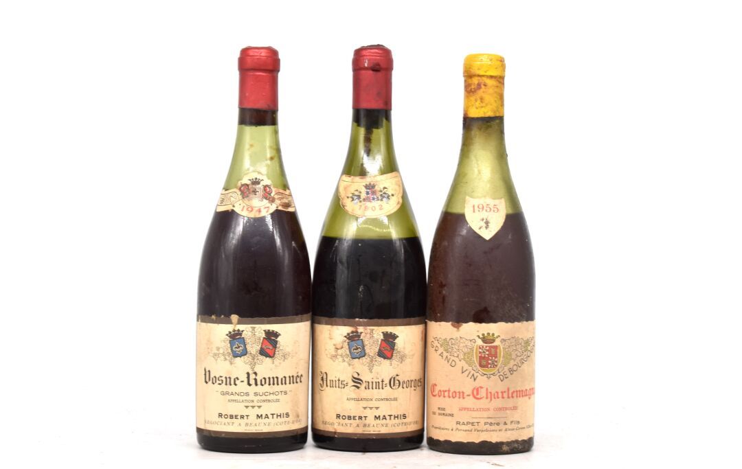 Réunion de trois bouteilles de la Côte de Nuit comprenant : - 1 bottle of Vosne-&hellip;