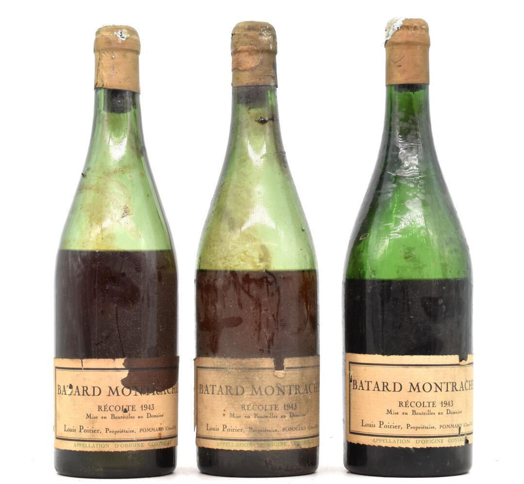 Null 3 bouteilles de BATARD MONTRACHET 1943 Louis Poirier. 
Étiquettes fanées et&hellip;
