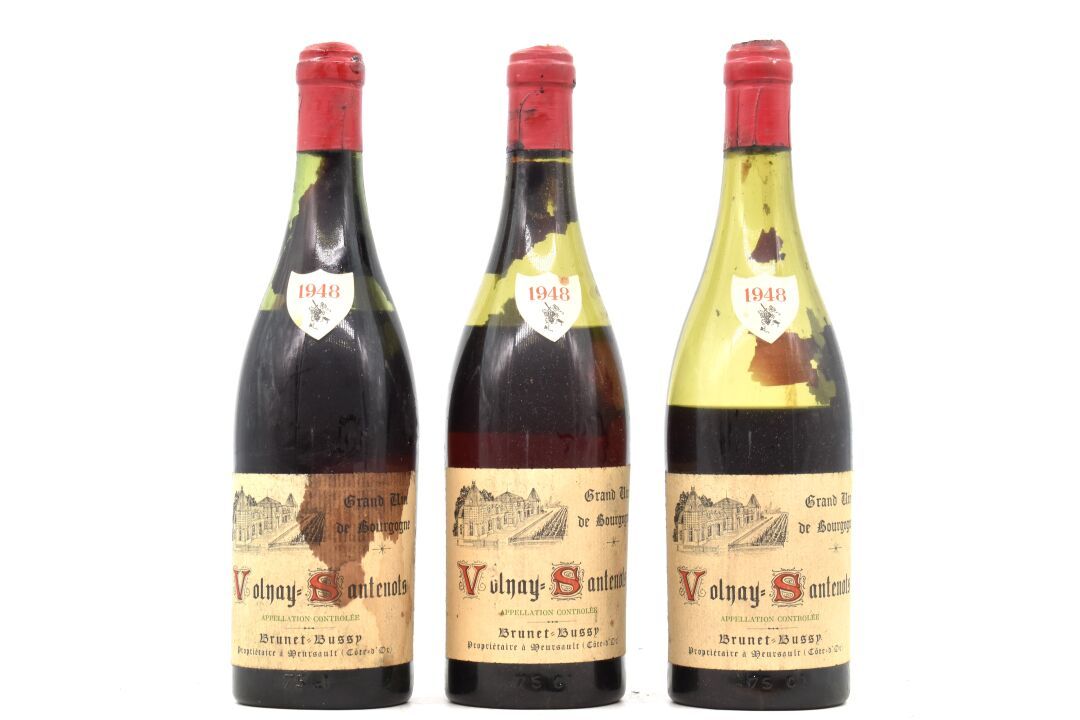 Null 3 bouteilles de VOLNAY SANTENOTS 1948 Brunet-Bussy. 
Étiquettes tachées. 
N&hellip;