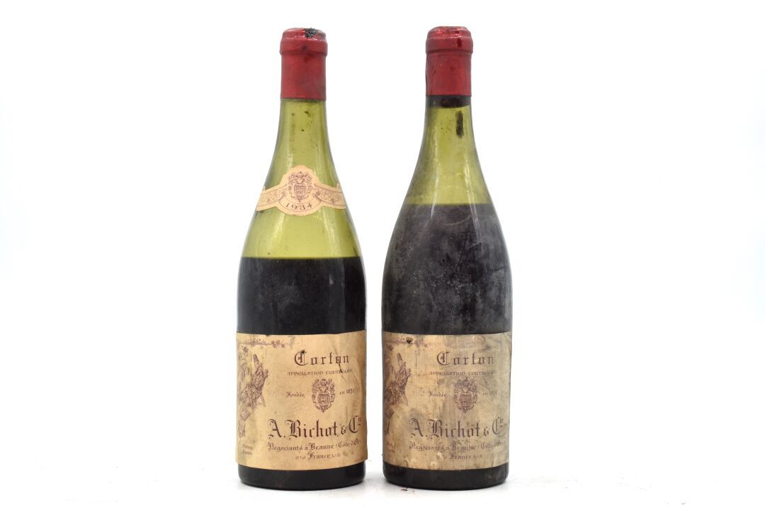 Null 2 bottles of CORTON 1934 Albert Bichot. 
Stained labels. 1 bottle with miss&hellip;