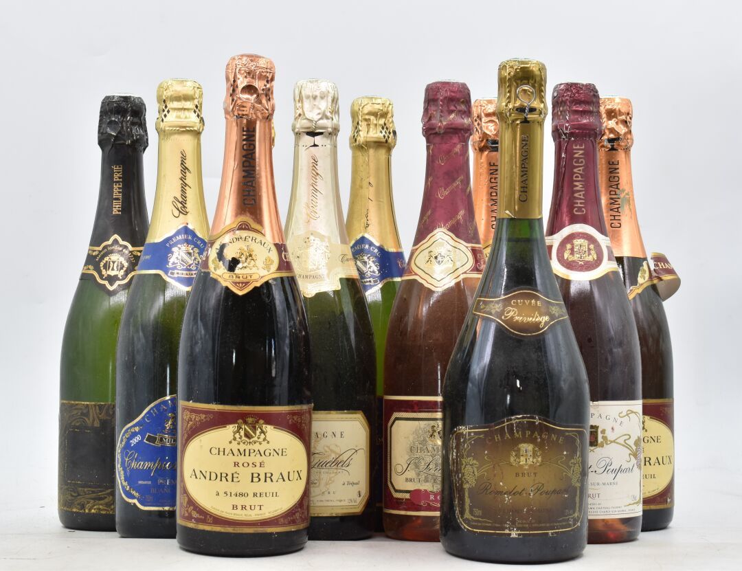 Réunion de 11 bouteilles de Champagne comprenant : 1 bottiglia di Champagne J.Lo&hellip;