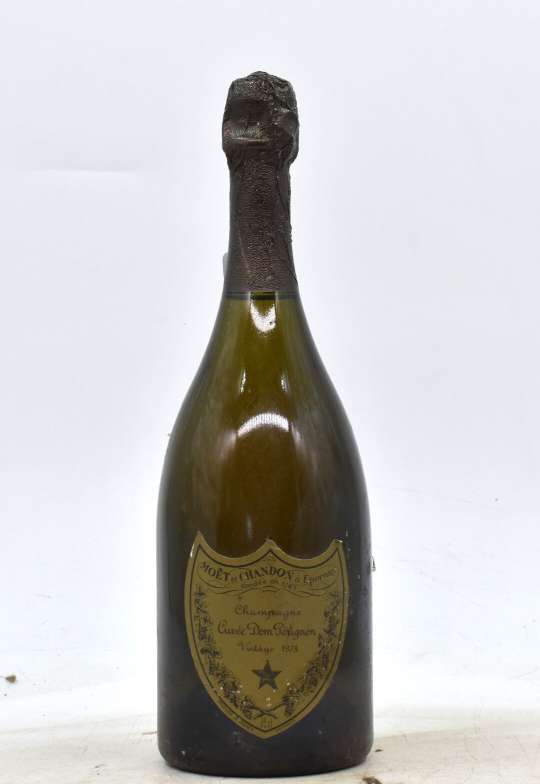 Null 1瓶DOM PERIGNON香槟酒。1978年的年份。酩悦香槟
水平：瓶盖下-0.5厘米。