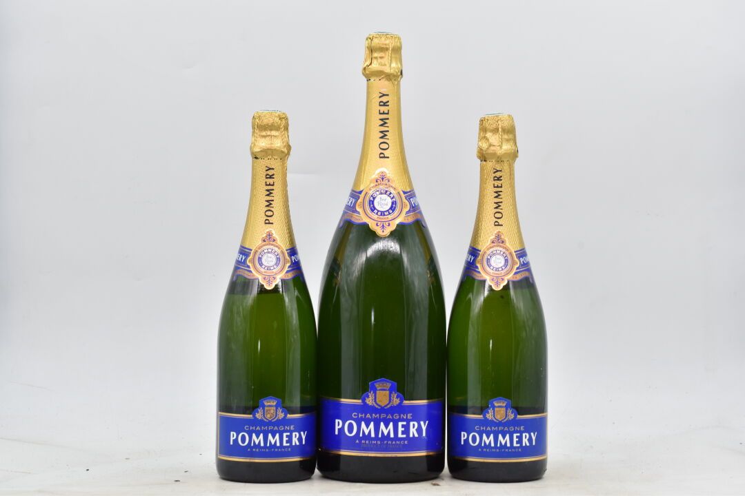 Réunion de 3 champagne Pommery comprenant : - 2 bouteilles de champagne POMMERY.&hellip;