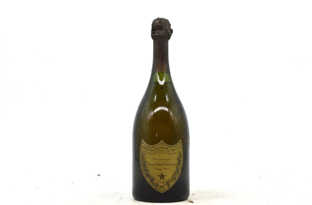 Null 1 bottle of DOM PERIGNON champagne. Vintage 1969. Moët & Chandon
Level : -2&hellip;