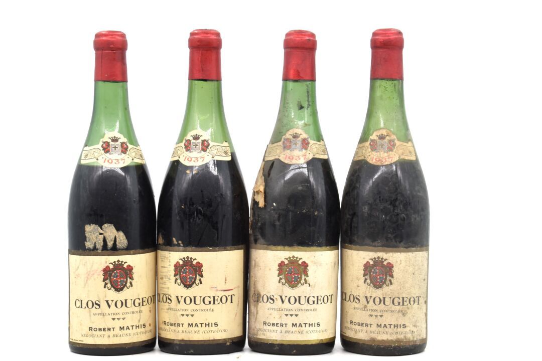 Null Zusammenstellung von 4 Flaschen Clos Vougeot 1937 Robert Mathis. 
Füllstand&hellip;