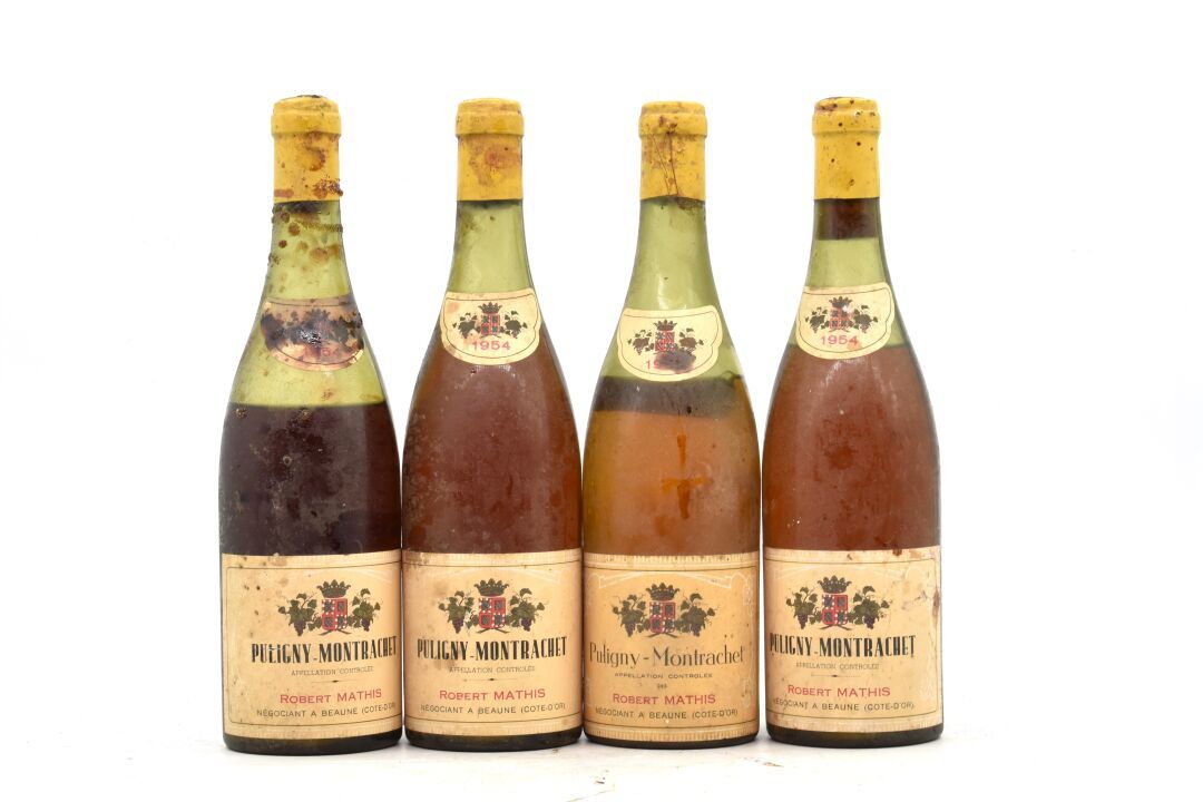 Réunion de bouteilles de Puligny Montrachet de Robert Mathis comprenant : - 4 bo&hellip;