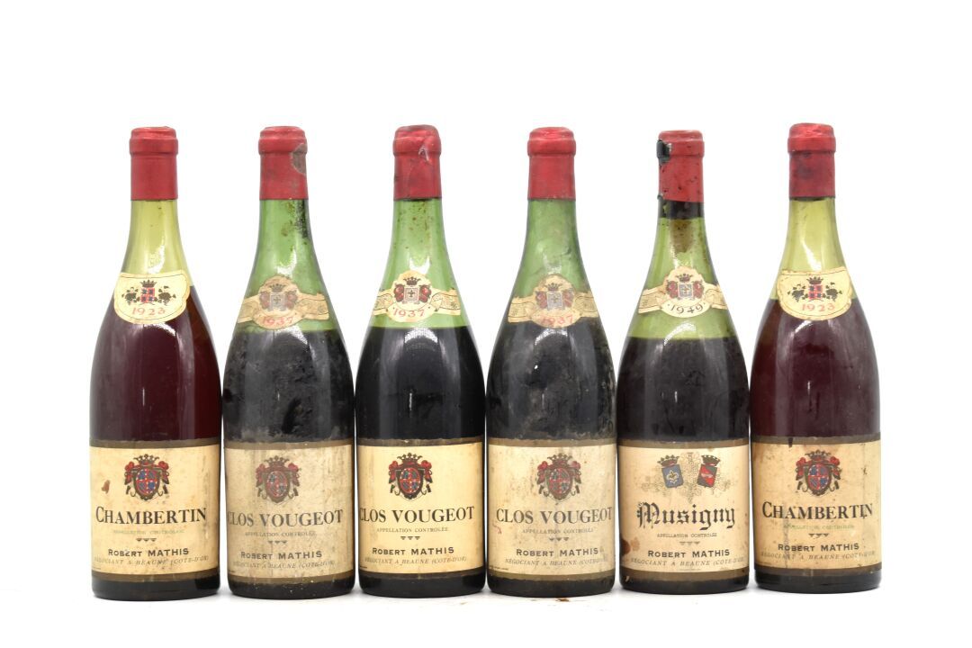 Réunion de 6 bouteilles de la Cote de Nuits comprenant : - 3瓶Clos de Vougeot 193&hellip;