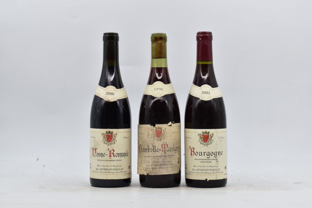 Réunion de 4 bouteilles de Bourgogne comprenant : 3 botellas de Borgoña de Domai&hellip;
