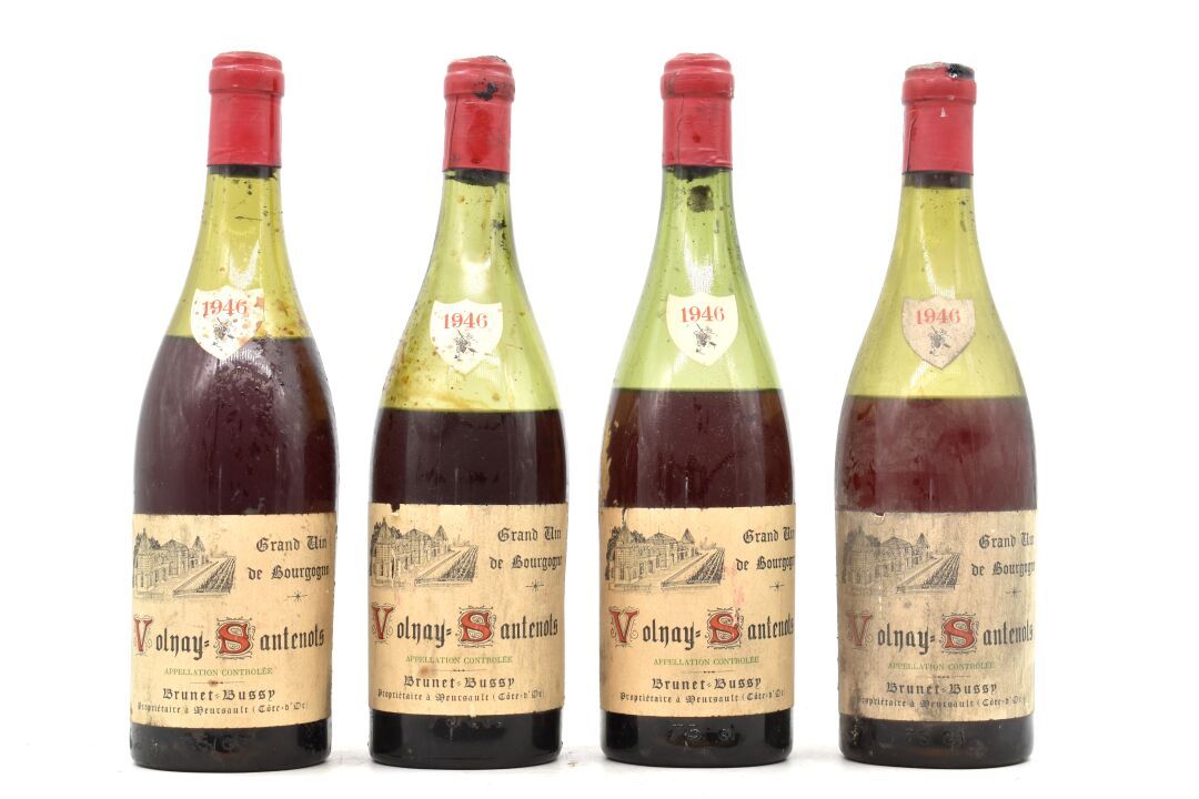 Null 4 bouteilles de VOLNAY SANTENOTS 1946 Brunet-Bussy. 
Étiquettes tachées. 
N&hellip;