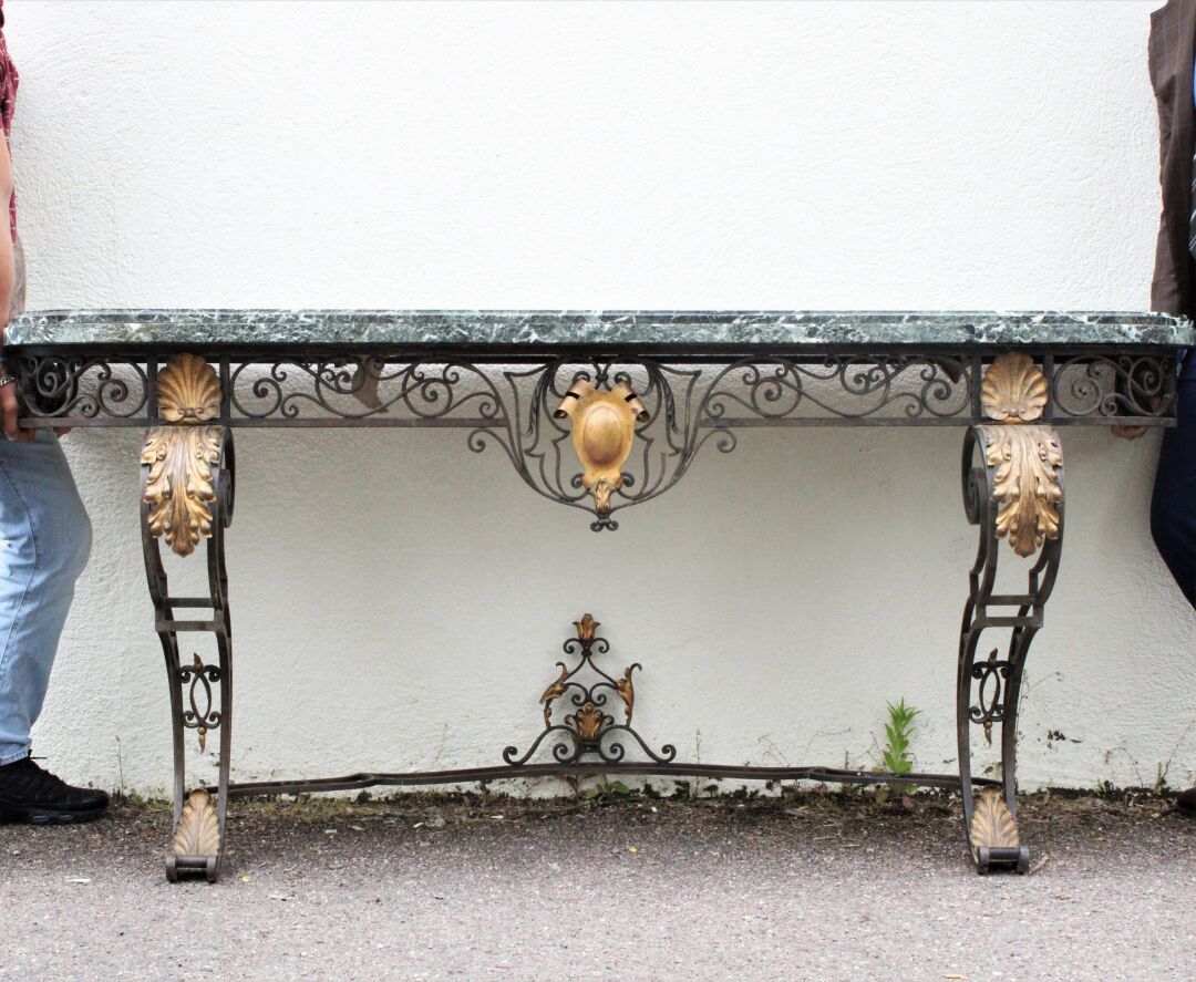 Null Wrought iron console with shells and acanthus leaves decoration and grey ve&hellip;