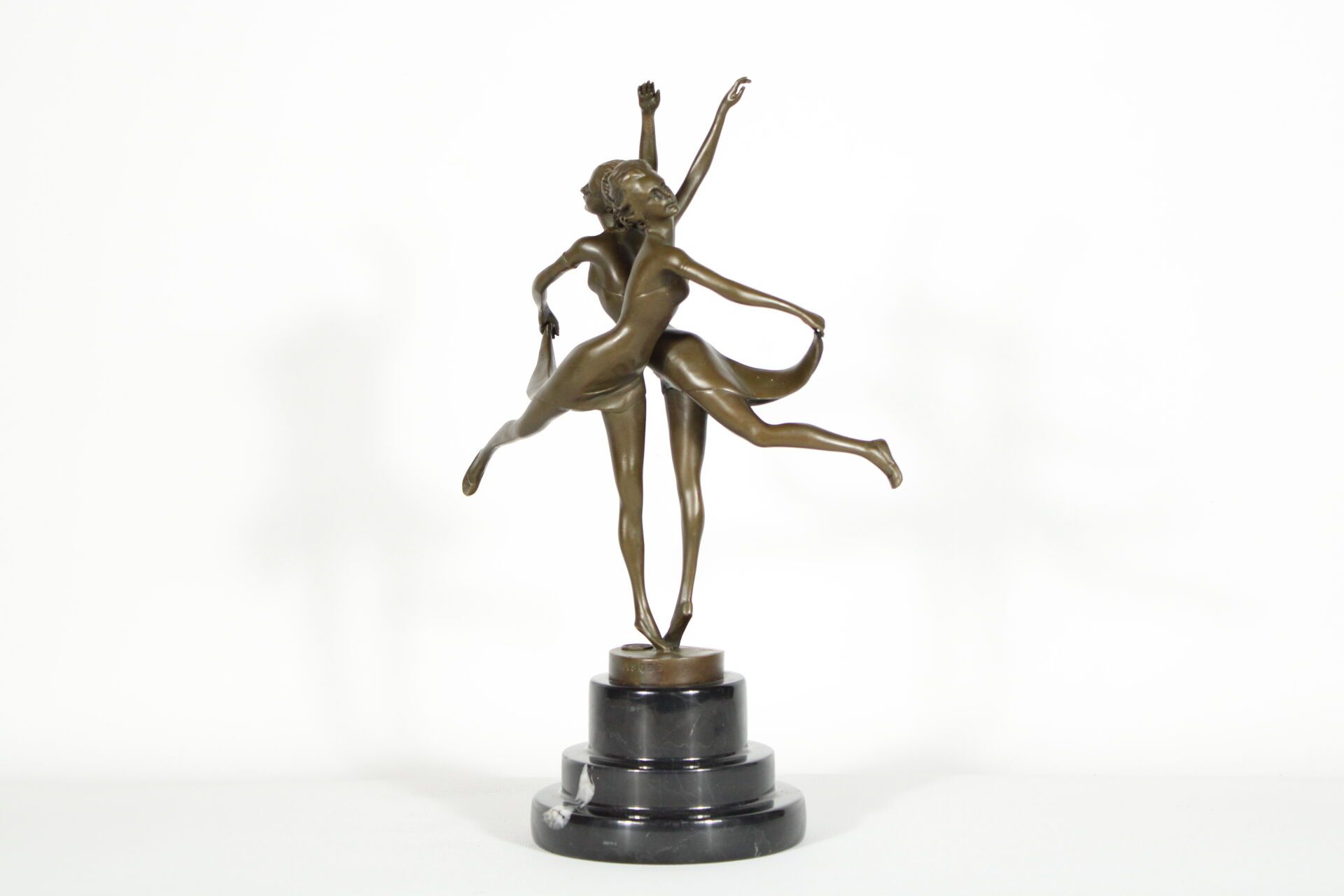 Null Aldo VITALEH (XX). D'après.
Danseuses, sujet en bronze avec socle en marbre&hellip;