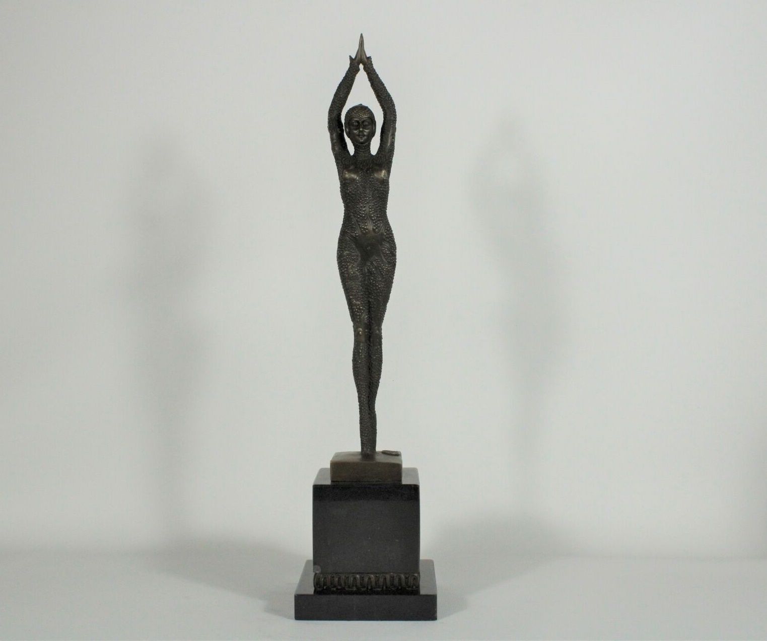 Null Demeter CHIPARUS (1886/1947). Nach. 
Seesternfrau, Bronze mit Marmorsockel.&hellip;