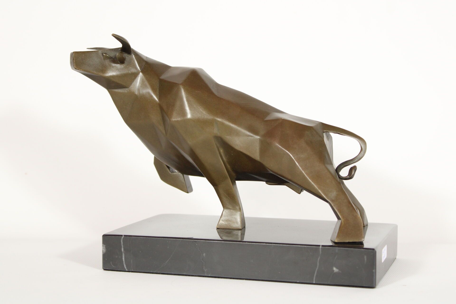 Null Michel DECOUX (1837/1924). After.
Cubist bull, shaded patina bronze with ma&hellip;