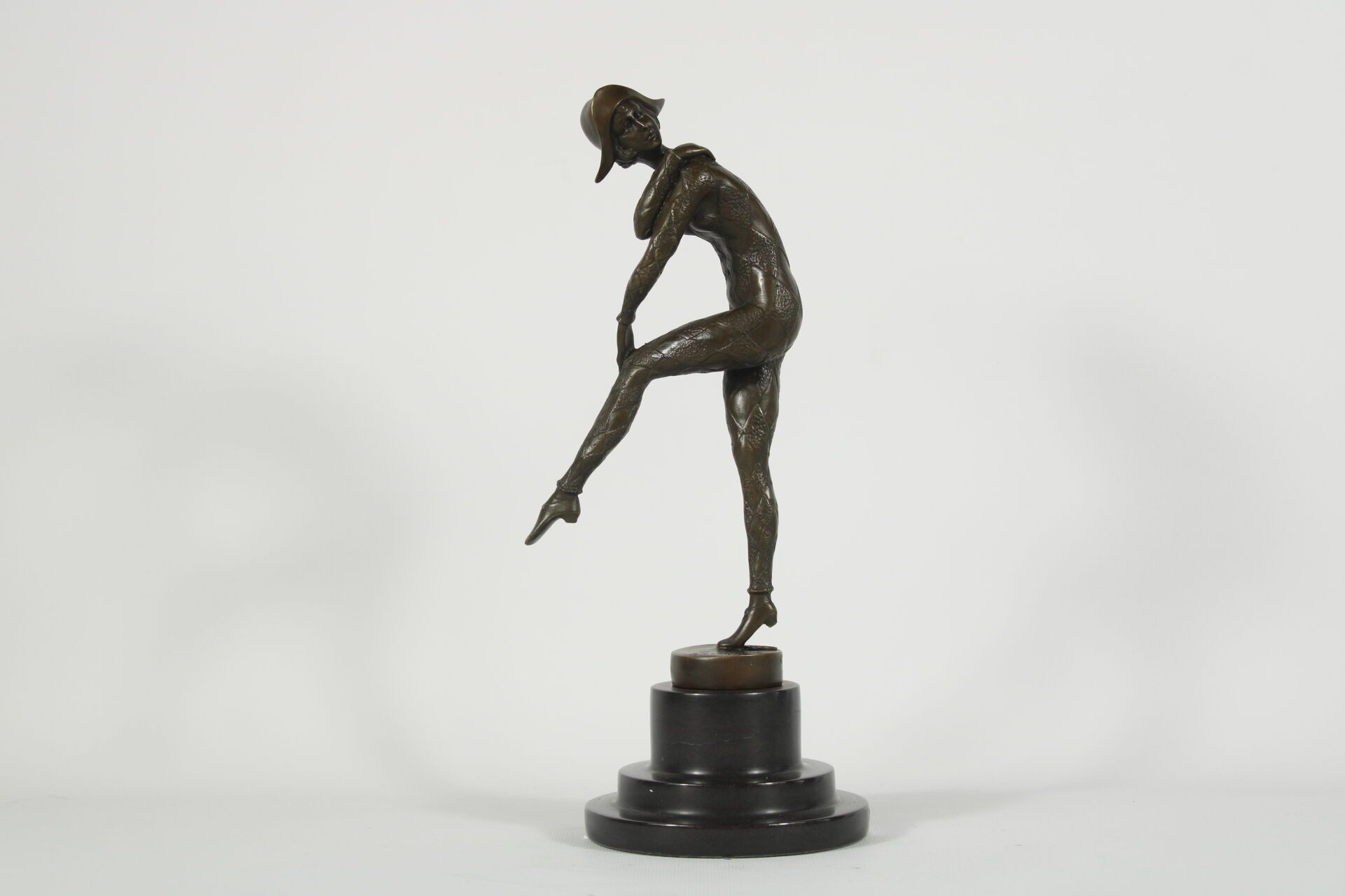 Null Demeter CHIPARUS (1886/1947). D'après.
Arlequine, bronze avec socle en marb&hellip;