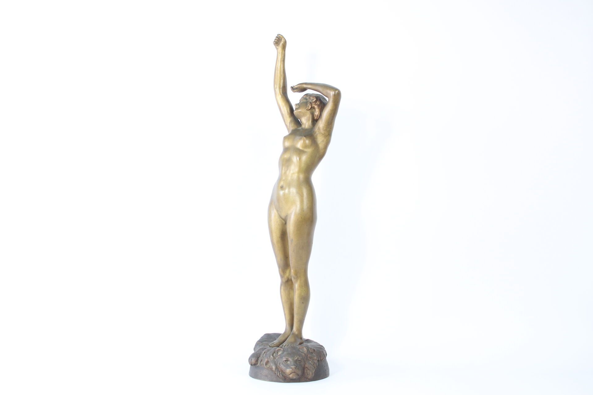Null A. CALENDI (XIX-XX).
"Femme nue poing levé", sujet en bronze. Signé sur la &hellip;