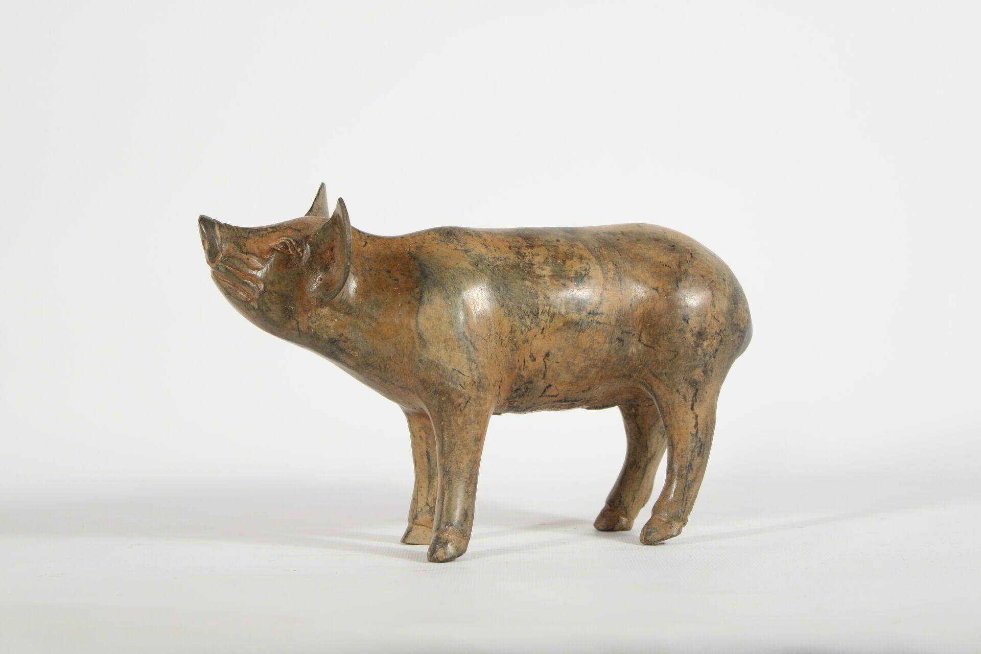 Null Pierre CHENET (XX).
Cochon à l'affut, bronzo con patina sfumata. Firmato. S&hellip;