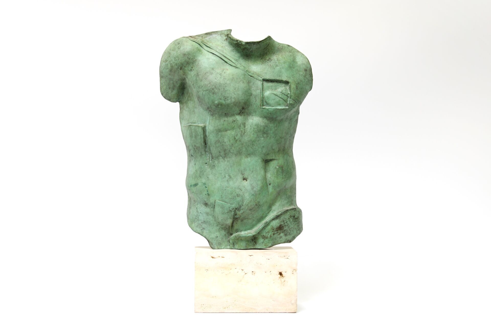Null Igor MITORAJ (1944-2014).
"Persée", buste en bronze à patine verte avec soc&hellip;
