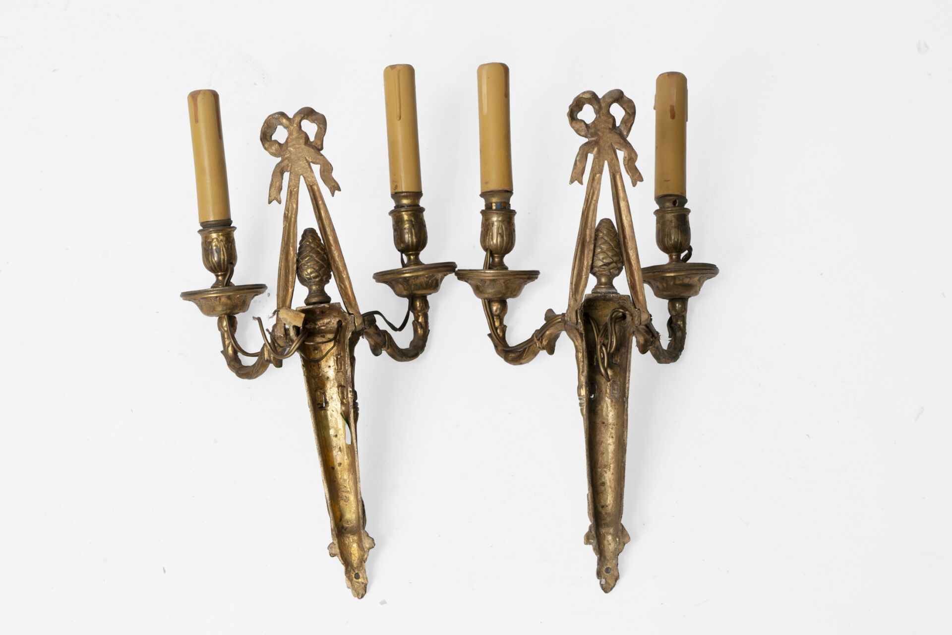 Null Pair of wall sconces with quivers in gilded, chased bronze with two electri&hellip;