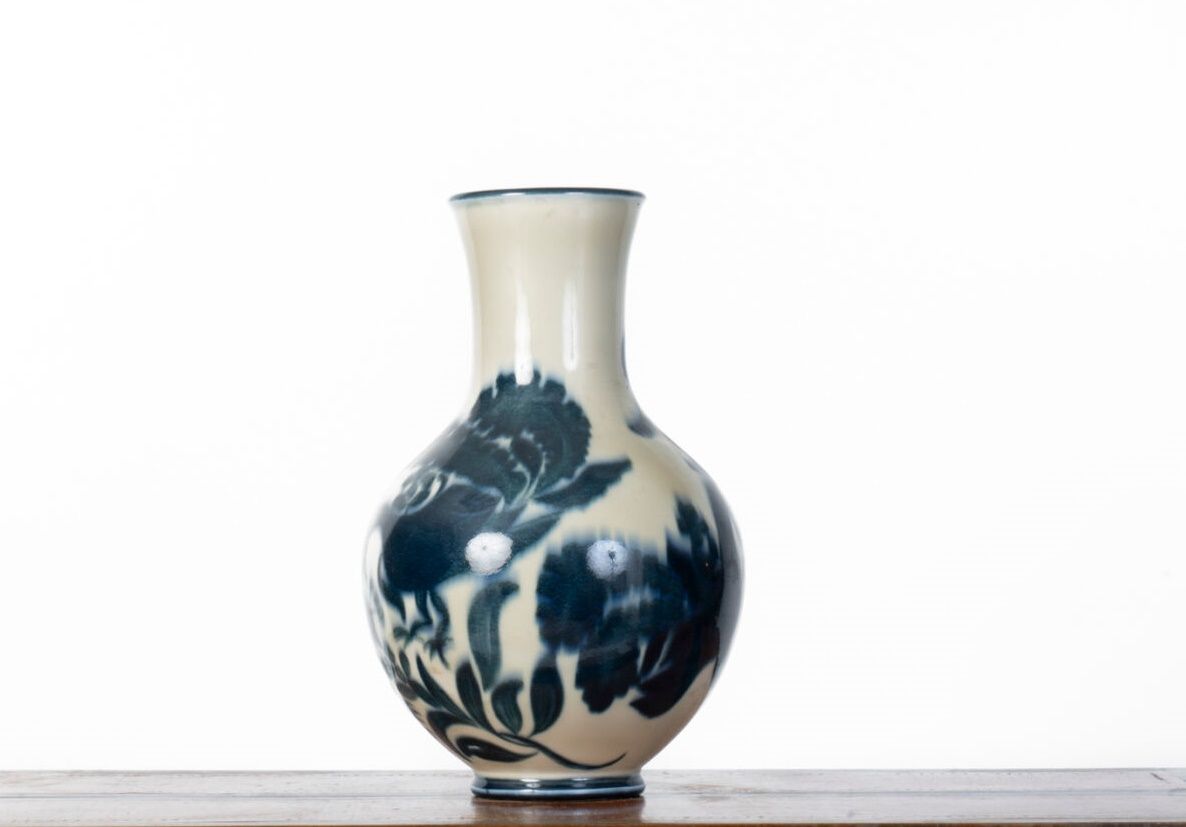 Null Manufacture de Sèvres / André PLANTARD (XX-XXIe siècles).
Vase en céramique&hellip;