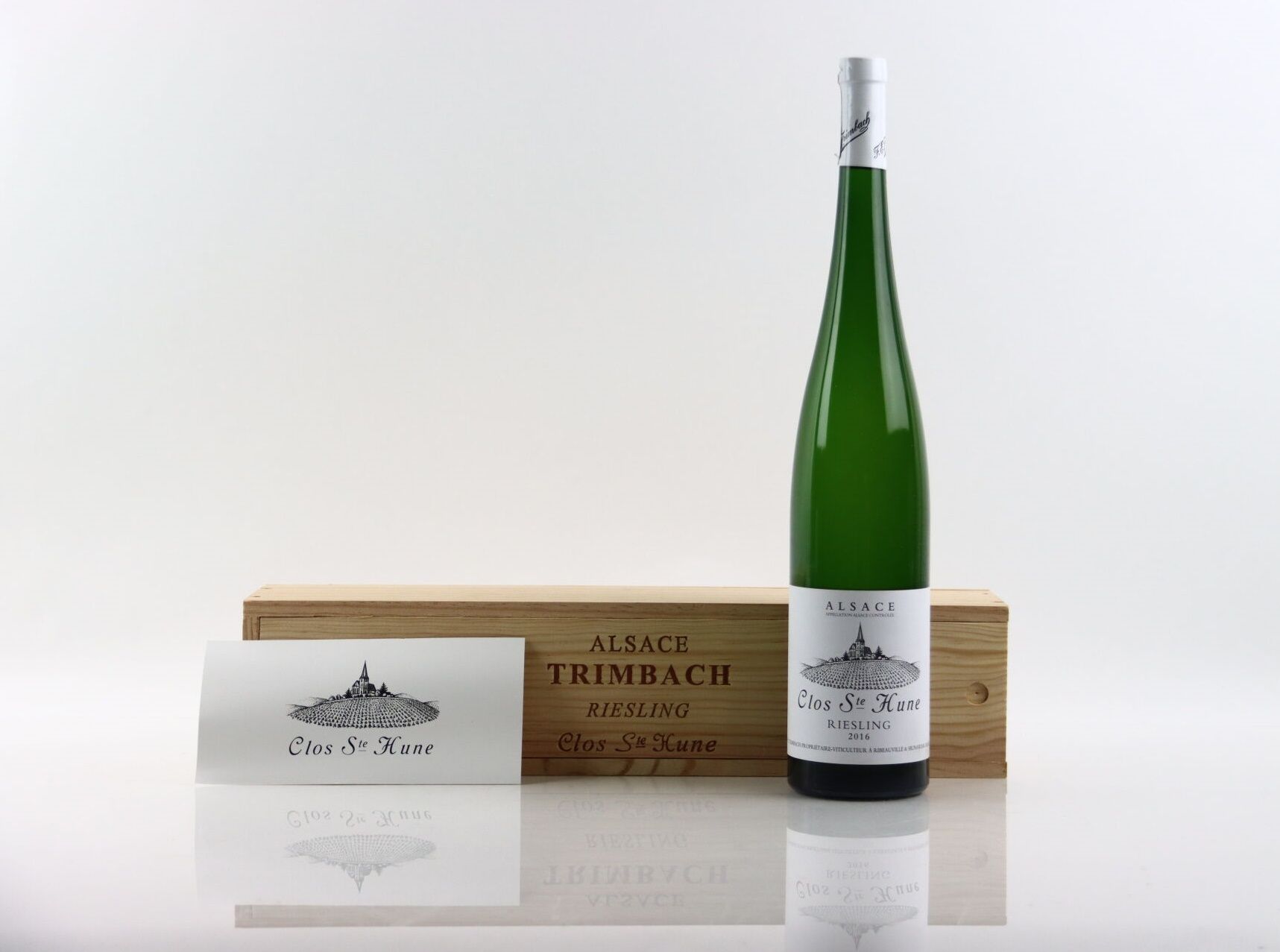Null 1 magnum 装 ALSACE Riesling Clos Saint Hune 2016，来自特林巴赫酒庄。装在木盒中。 
标签状况良好。 
状&hellip;
