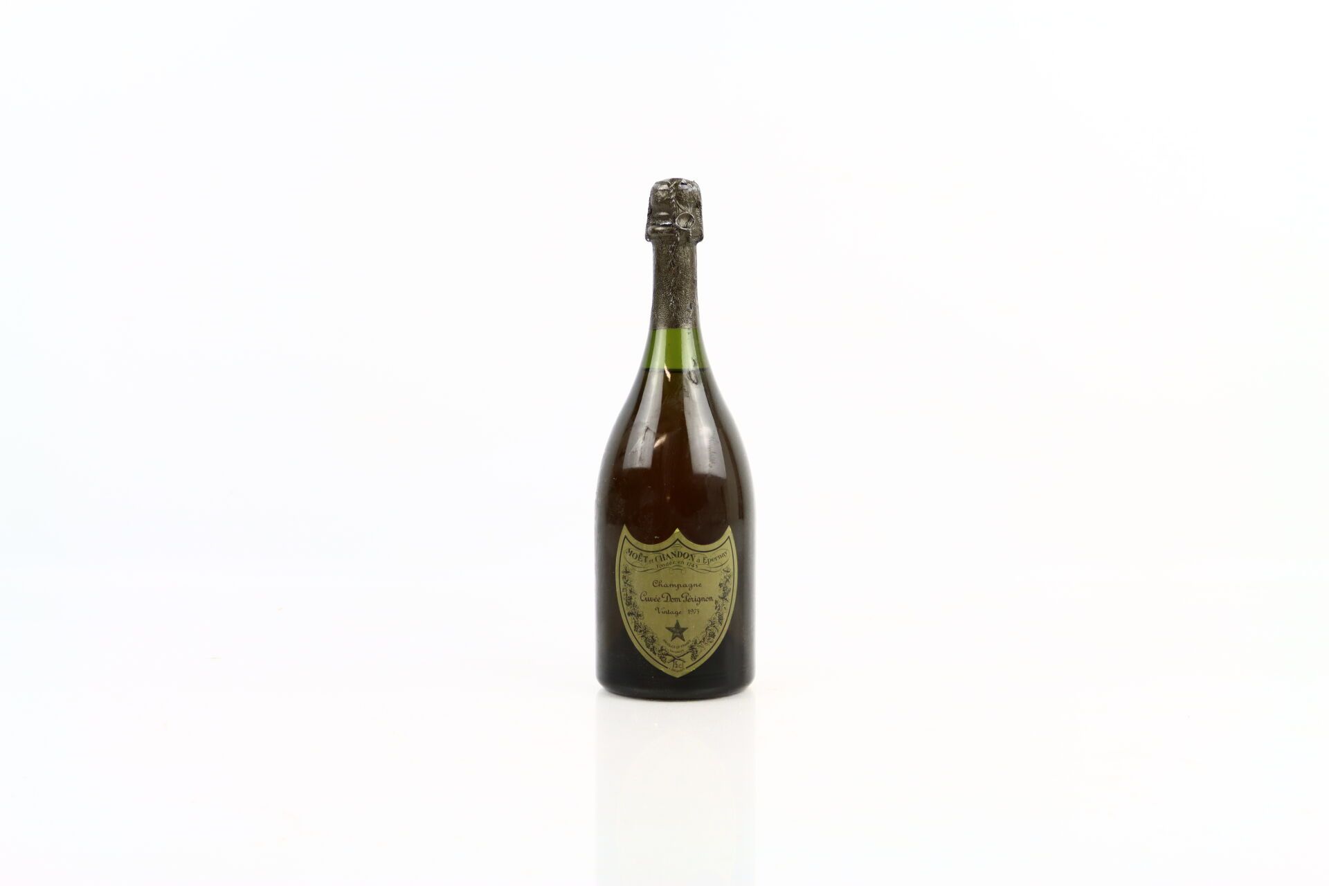 Null 1 Flasche CHAMPAGNE Cuvée DOM PERIGNON 1975 aus dem Hause MOET und CHANDON.&hellip;