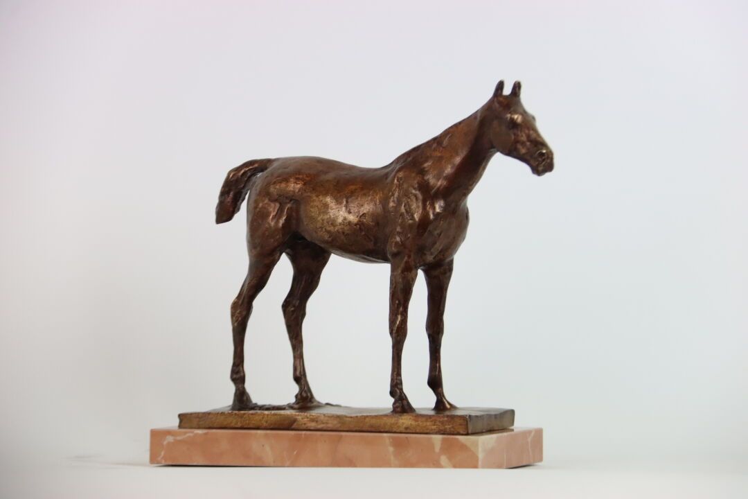 Null Edgar DEGAS (1834-1917) (d'après), "Cheval à l'arrêt", sculpture en bronze &hellip;
