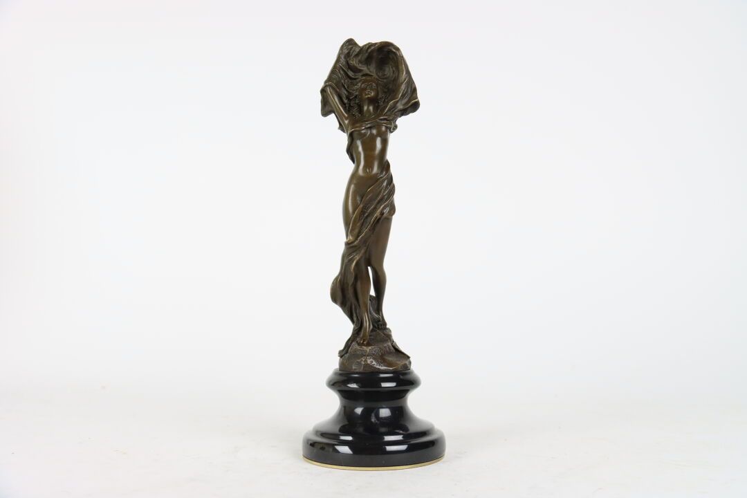 Null BISTOLFI Leonardo (1859-1933). Femme drapée d'un voile, sculpture en bronze&hellip;