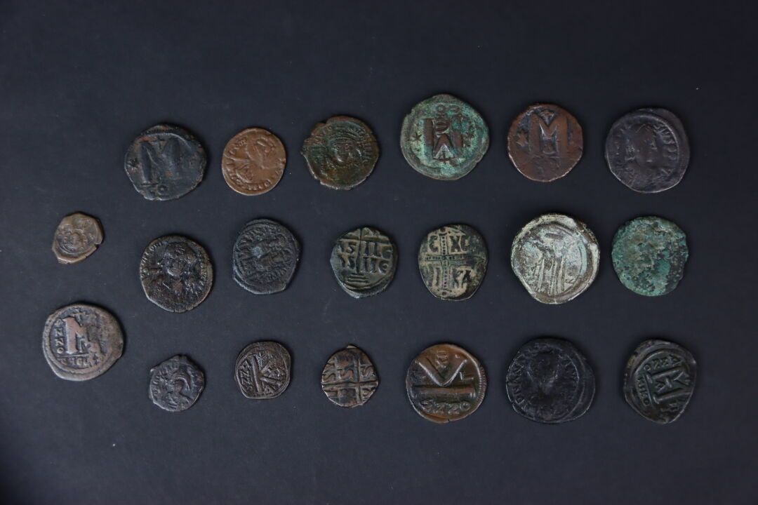 Null Bysance. Lot Of 20 Various Bronze Coins. Tb Overall.

CONSULTANT : Mister P&hellip;