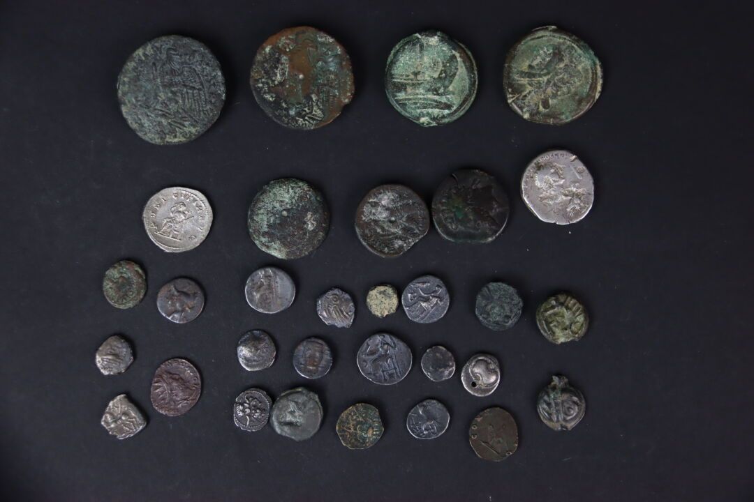 Null Antiques. Lot Of 31 Various Antique Coins,Greek,Gaul,Etc. Condition Various&hellip;